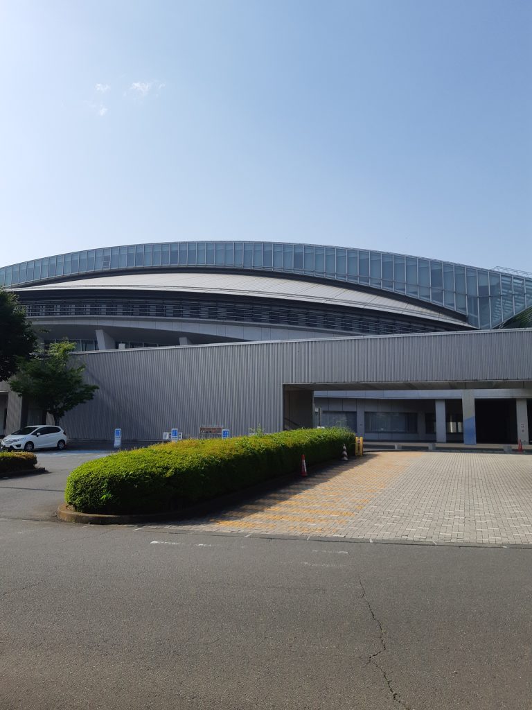 群馬県前橋市から神奈川県横浜市への移動中にぐんまアリーナでお昼休憩。